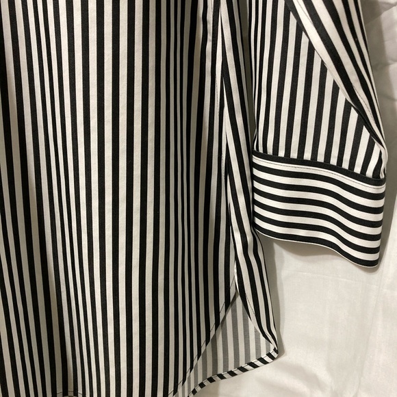 🔲CHICO’s🔲Black/White Striped No-Iron Shirt - Picture 6 of 13